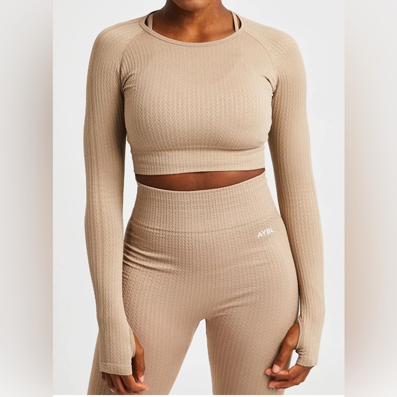 AYBL Luxe Seamless Long Sleeve Crop Top in Mocha Colour | M - Picture 1 of 4